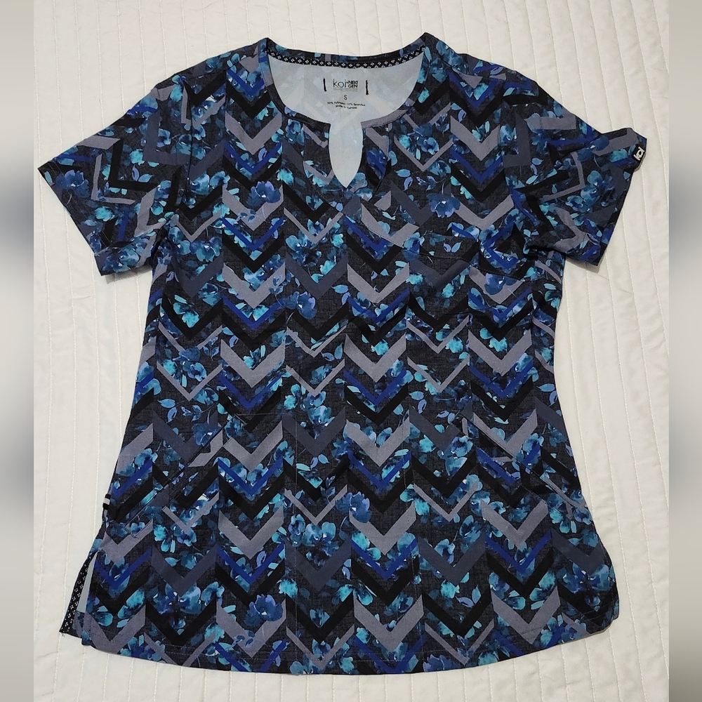 KOI next gen scrub top.  Women's small
